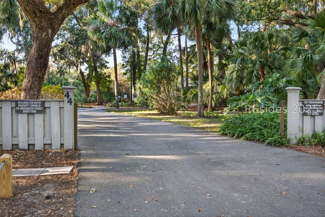 8 Pine Ct, Hilton Head Island, SC 29928