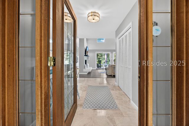 8 Pine Ct, Hilton Head Island, SC 29928