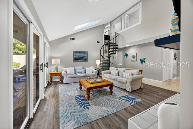 8 Pine Ct, Hilton Head Island, SC 29928