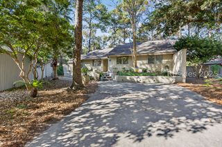 8 Pine Ct, Hilton Head Island, SC 29928