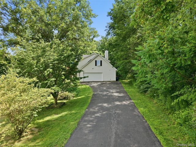 15 Meadow Drive, Red Hook, NY 12571