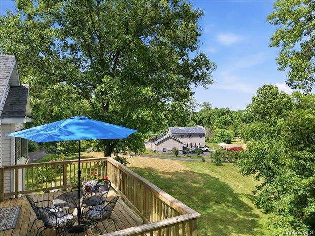 15 Meadow Drive, Red Hook, NY 12571