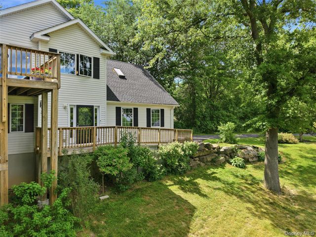 15 Meadow Drive, Red Hook, NY 12571
