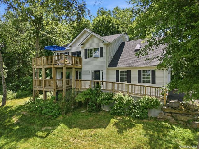 15 Meadow Drive, Red Hook, NY 12571