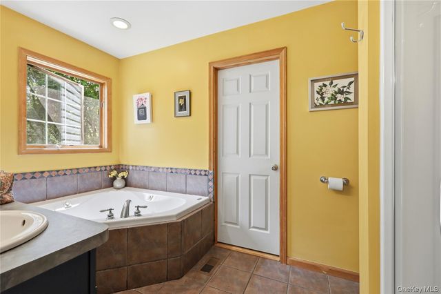 15 Meadow Drive, Red Hook, NY 12571