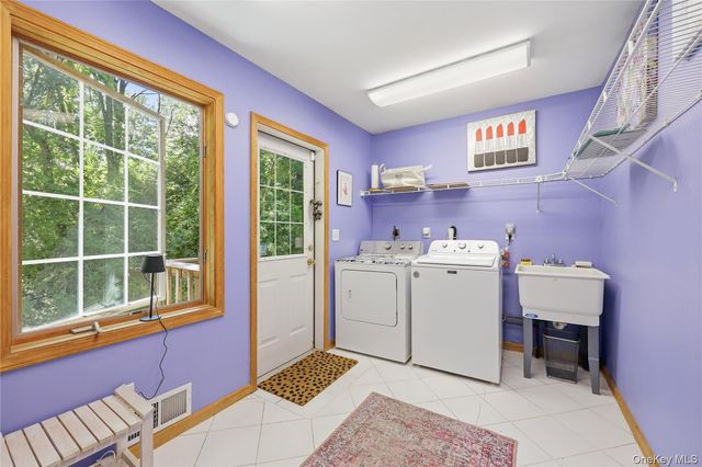 15 Meadow Drive, Red Hook, NY 12571