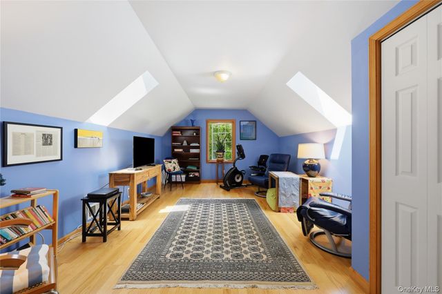 15 Meadow Drive, Red Hook, NY 12571