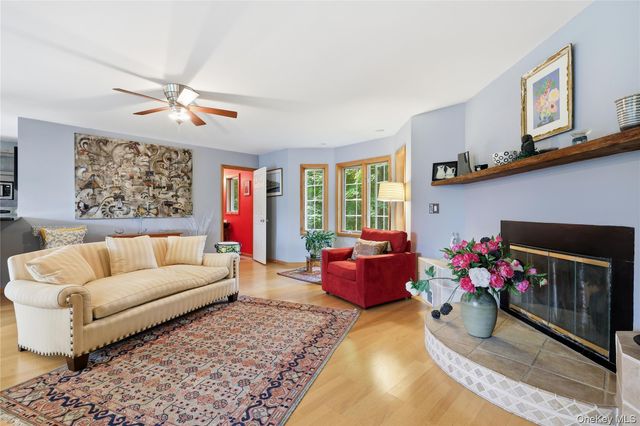 15 Meadow Drive, Red Hook, NY 12571