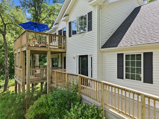15 Meadow Drive, Red Hook, NY 12571