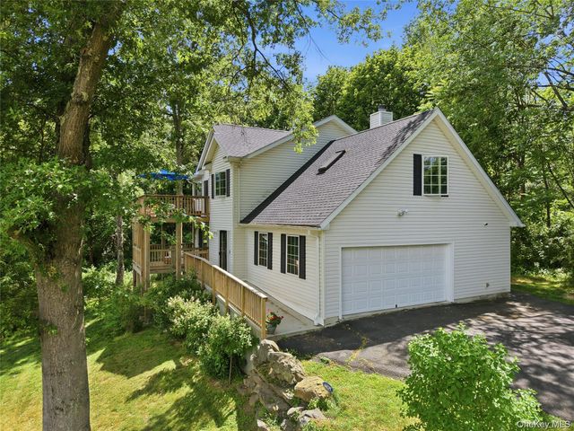 15 Meadow Drive, Red Hook, NY 12571