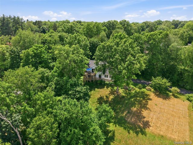 15 Meadow Drive, Red Hook, NY 12571