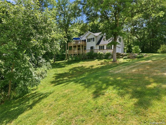 15 Meadow Drive, Red Hook, NY 12571