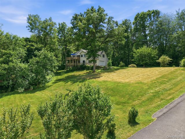 15 Meadow Drive, Red Hook, NY 12571