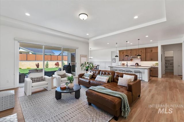 9570 W Summit Peak Dr, Star, ID 83669