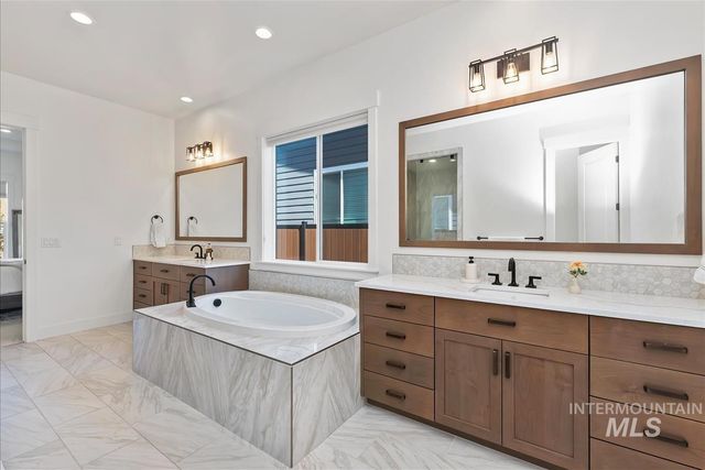 9570 W Summit Peak Dr, Star, ID 83669