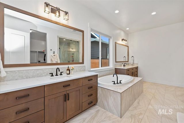 9570 W Summit Peak Dr, Star, ID 83669