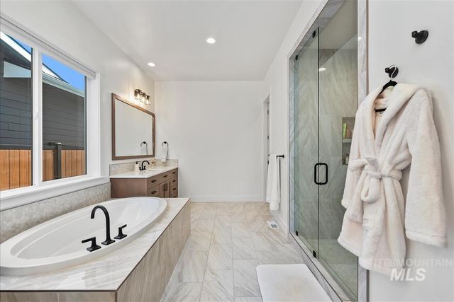 9570 W Summit Peak Dr, Star, ID 83669