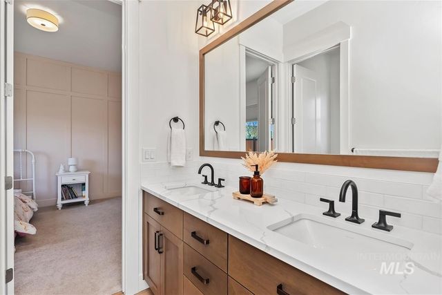 9570 W Summit Peak Dr, Star, ID 83669