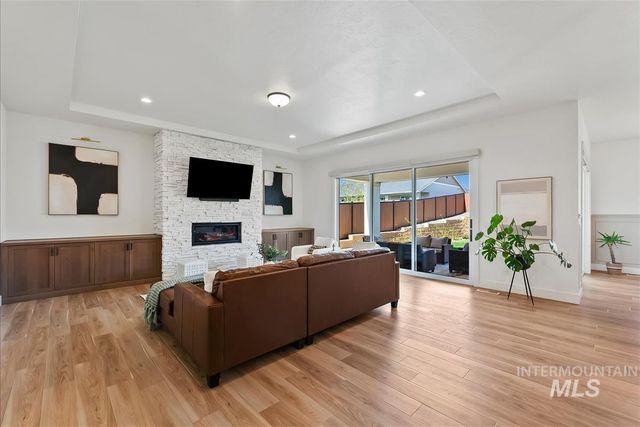 9570 W Summit Peak Dr, Star, ID 83669