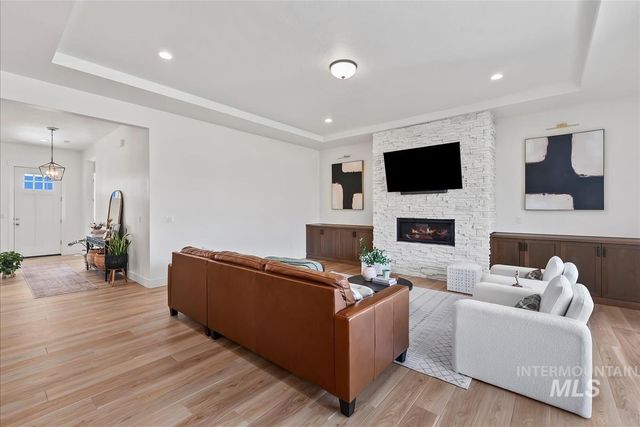 9570 W Summit Peak Dr, Star, ID 83669