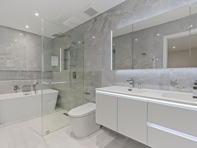 511 SE 14th St, Pompano Beach, FL 33060