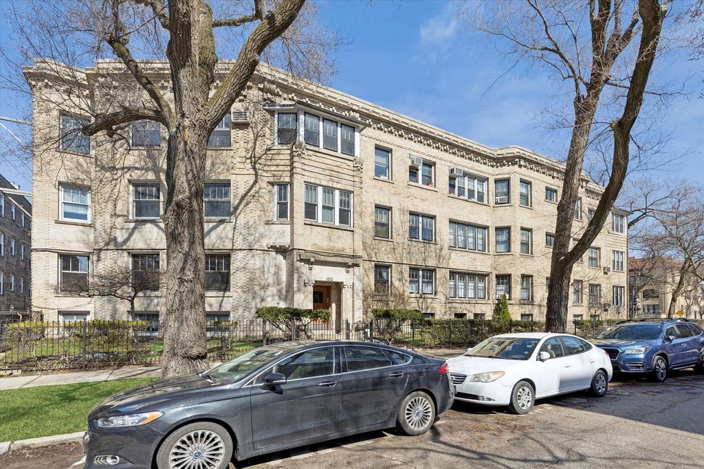 1212 W North Shore Avenue 3W, Chicago, IL 60626
