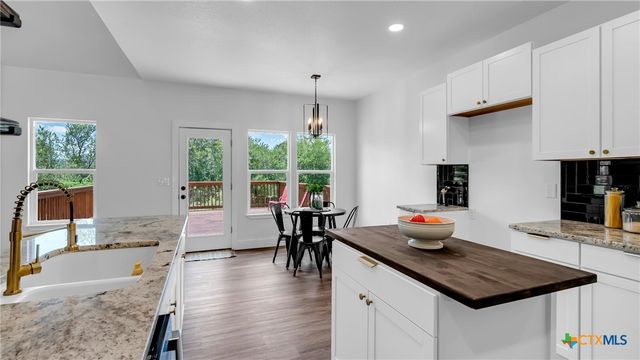 105 Chesterfield Drive, Kingsland, TX 78639