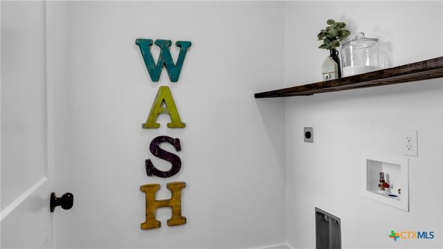 105 Chesterfield Drive, Kingsland, TX 78639