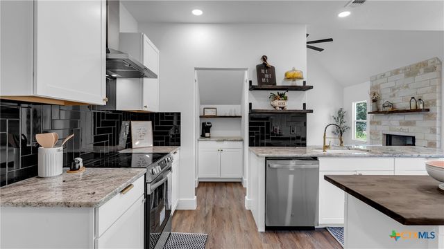 105 Chesterfield Drive, Kingsland, TX 78639