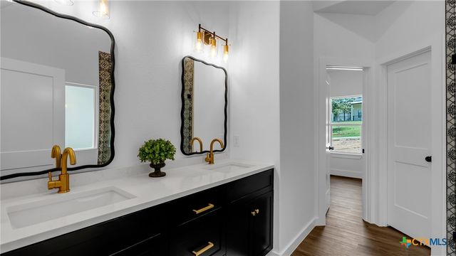 105 Chesterfield Drive, Kingsland, TX 78639