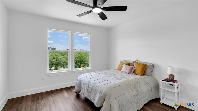 105 Chesterfield Drive, Kingsland, TX 78639