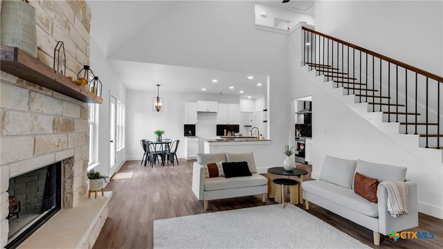 105 Chesterfield Drive, Kingsland, TX 78639
