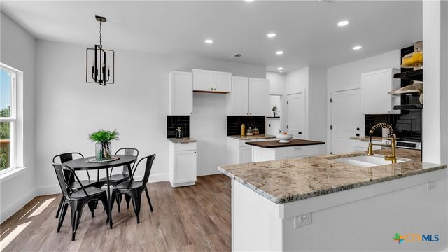 105 Chesterfield Drive, Kingsland, TX 78639