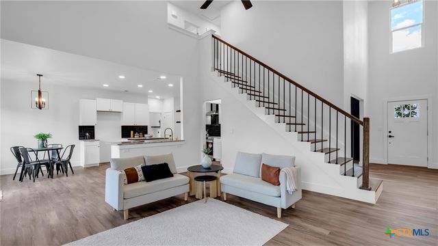 105 Chesterfield Drive, Kingsland, TX 78639