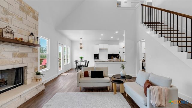 105 Chesterfield Drive, Kingsland, TX 78639