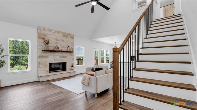 105 Chesterfield Drive, Kingsland, TX 78639