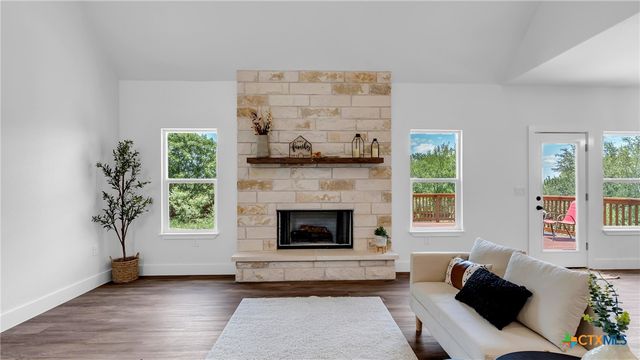 105 Chesterfield Drive, Kingsland, TX 78639