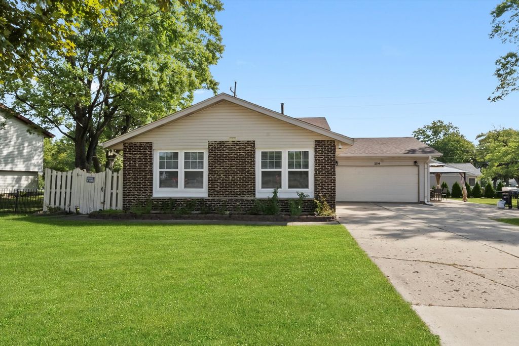 3204 E Frontage Road, Rolling Meadows, IL 60008