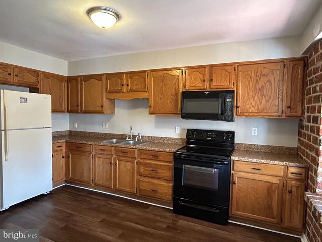 934 W MAIN ST, Mount Joy, PA 17552