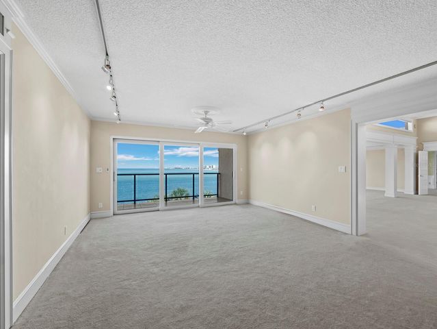 4712 OCEAN BOULEVARD W10, Sarasota, FL 34242