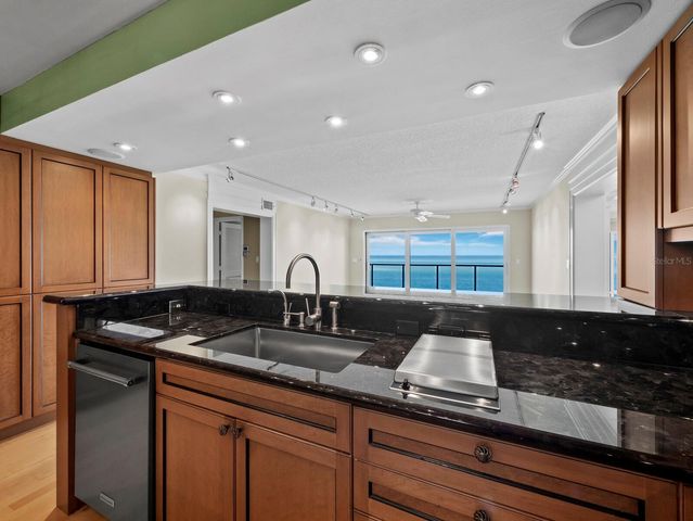 4712 OCEAN BOULEVARD W10, Sarasota, FL 34242