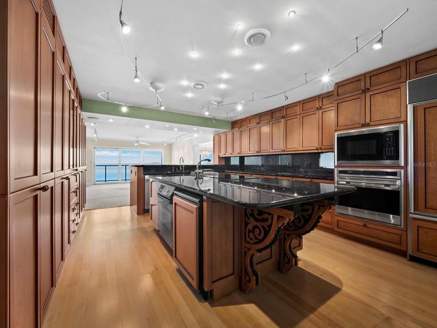 4712 OCEAN BOULEVARD W10, Sarasota, FL 34242