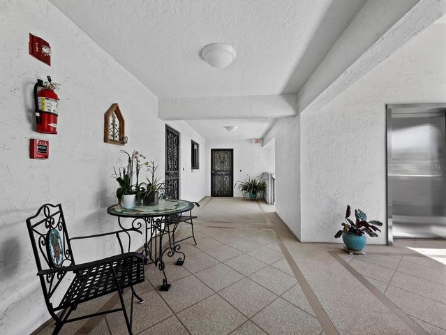 4712 OCEAN BOULEVARD W10, Sarasota, FL 34242