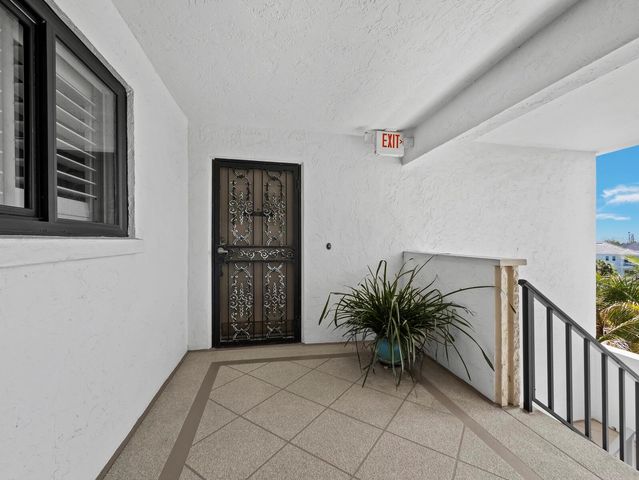 4712 OCEAN BOULEVARD W10, Sarasota, FL 34242