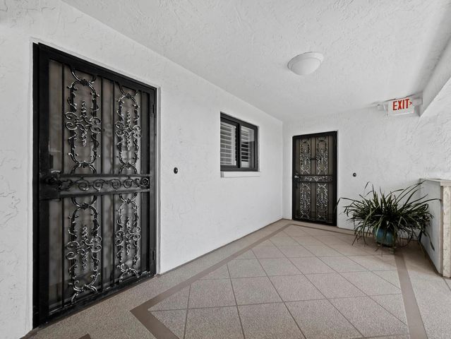 4712 OCEAN BOULEVARD W10, Sarasota, FL 34242