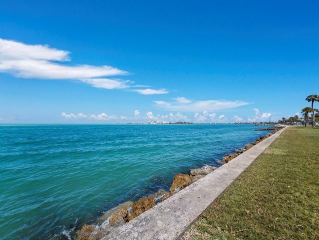 4712 OCEAN BOULEVARD W10, Sarasota, FL 34242