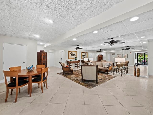 4712 OCEAN BOULEVARD W10, Sarasota, FL 34242