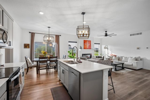 4701 172nd Way, Urbandale, IA 50323