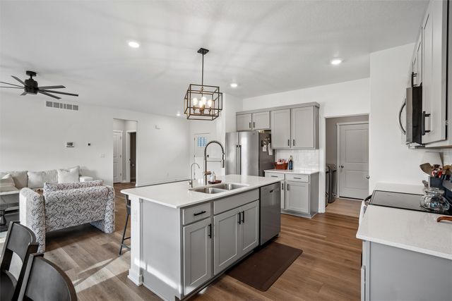 4701 172nd Way, Urbandale, IA 50323