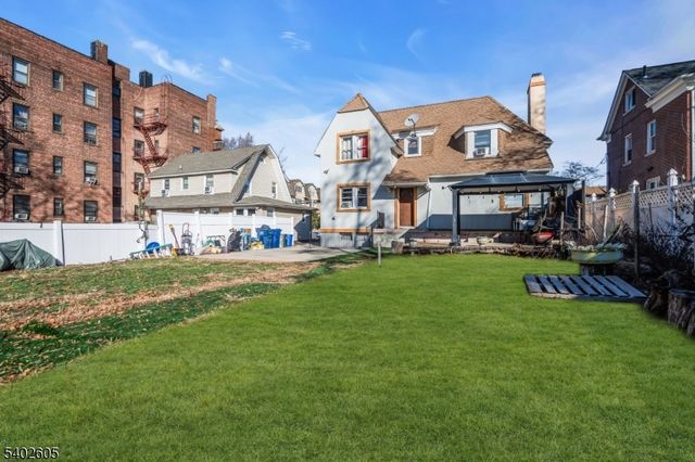 297 Hamilton Pl, Hackensack City, NJ 07601